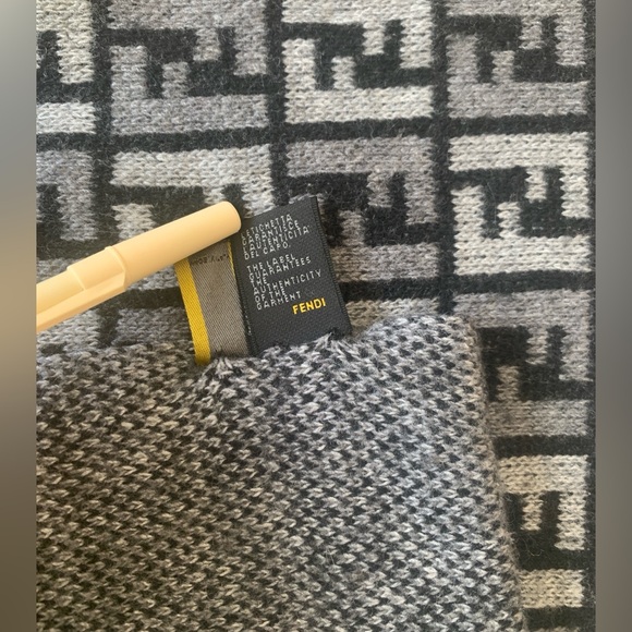 Authentic Fendi unisex double sided double layer monogram wool cashmere scarf - Picture 7 of 7